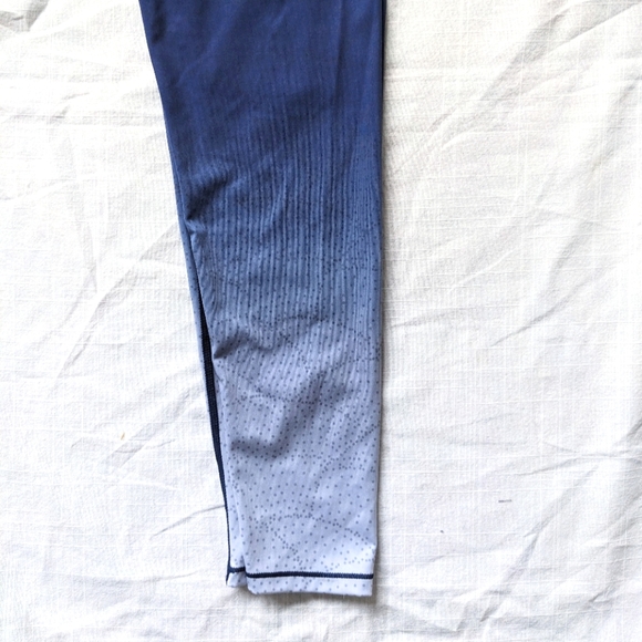 AR-33 Alpha Ocean Fade Ombré Leggings - Picture 5 of 9